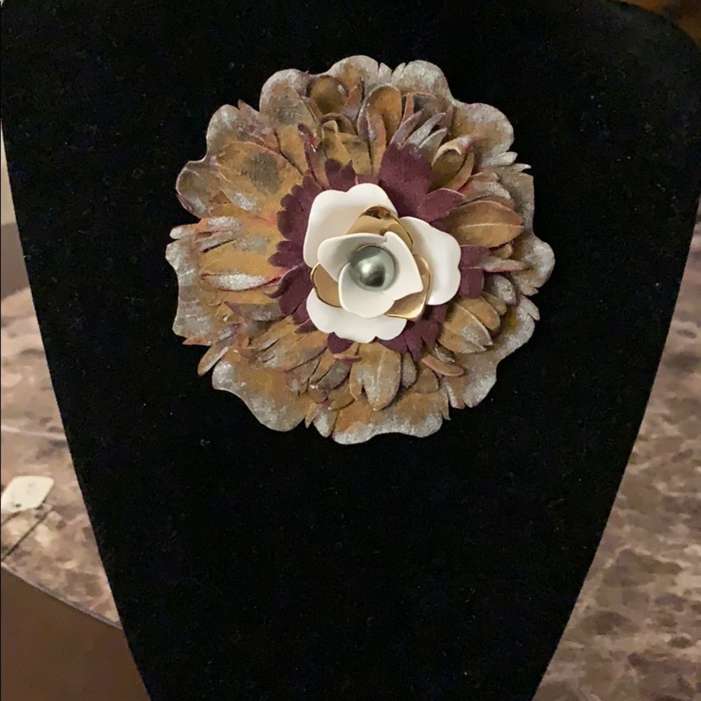 Leather Vintage Jewelry Flower Brooch - Gold/White